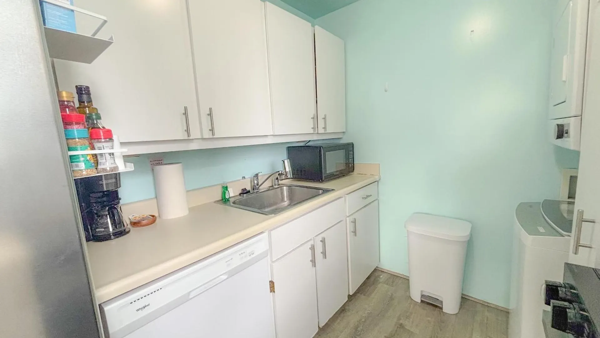Chic Waikiki Skytower Apartment Condo Honolulu